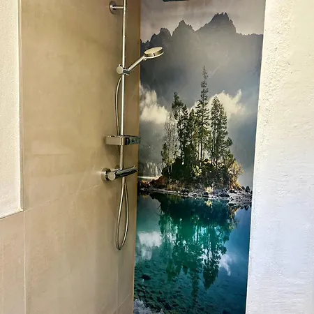 Gästezimmer Lercher Hotel *