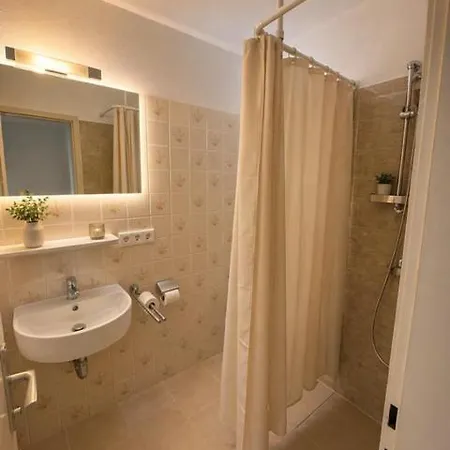 Gaestezimmer Lercher Hotel *
